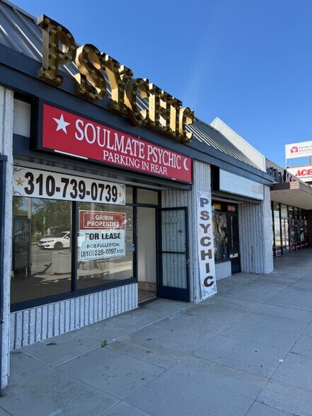 21930-21932 Ventura Blvd, Woodland Hills, CA à louer - Photo du bâtiment - Image 2 de 14