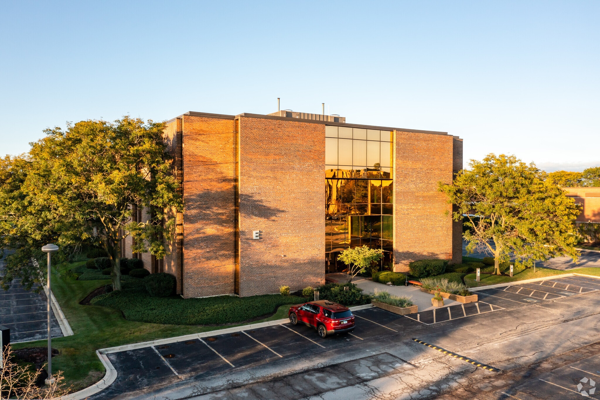 800 Roosevelt Rd, Glen Ellyn, IL for lease Primary Photo- Image 1 of 12