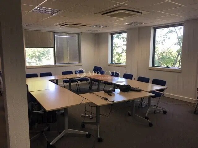 Office in Saint-Germain-en-Laye for lease - Building Photo - Image 3 of 12