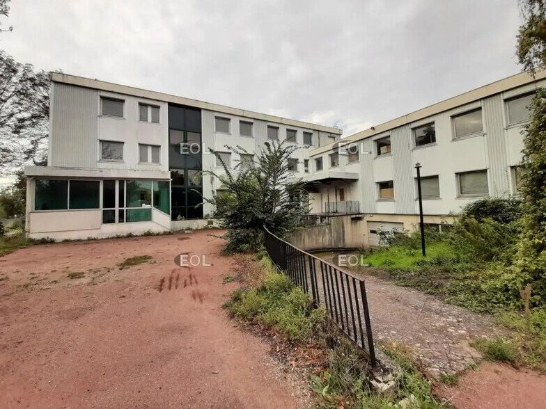 Flex dans Saint-Maur-des-Fossés à louer - Photo du bâtiment - Image 2 de 12