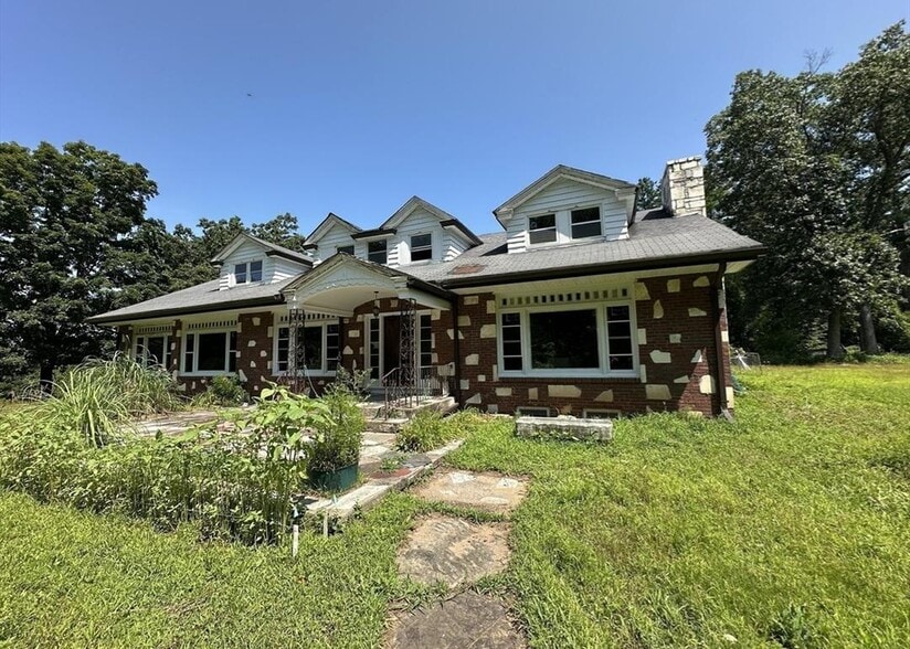 12-R Jackielyn Cir, Granby, MA for sale - Building Photo - Image 3 of 4