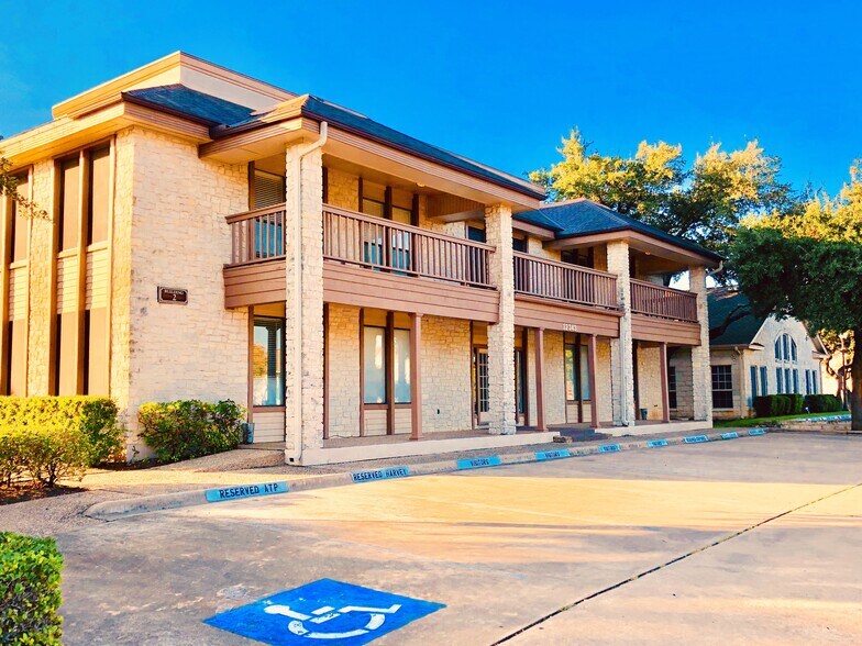 12343 Hymeadow Dr, Austin, TX à vendre - Photo du bâtiment - Image 1 de 17