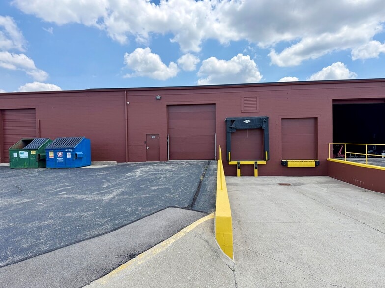 701-713 Hadley Dr, Columbus, OH for lease - Building Photo - Image 2 of 2