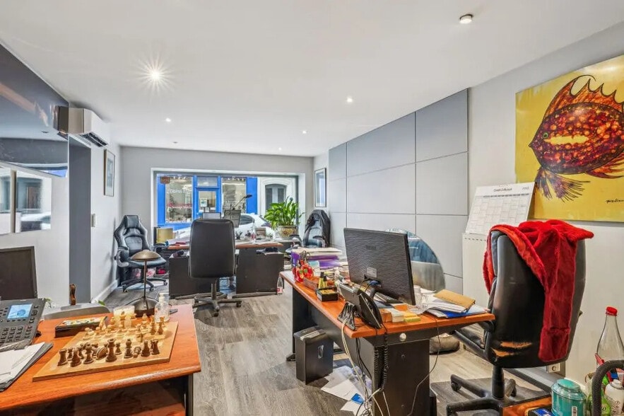 20 Rue Augereau, Paris for lease - Interior Photo - Image 3 of 16