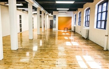 372 Richmond St W, Toronto, ON à louer Photo intérieure- Image 2 de 2