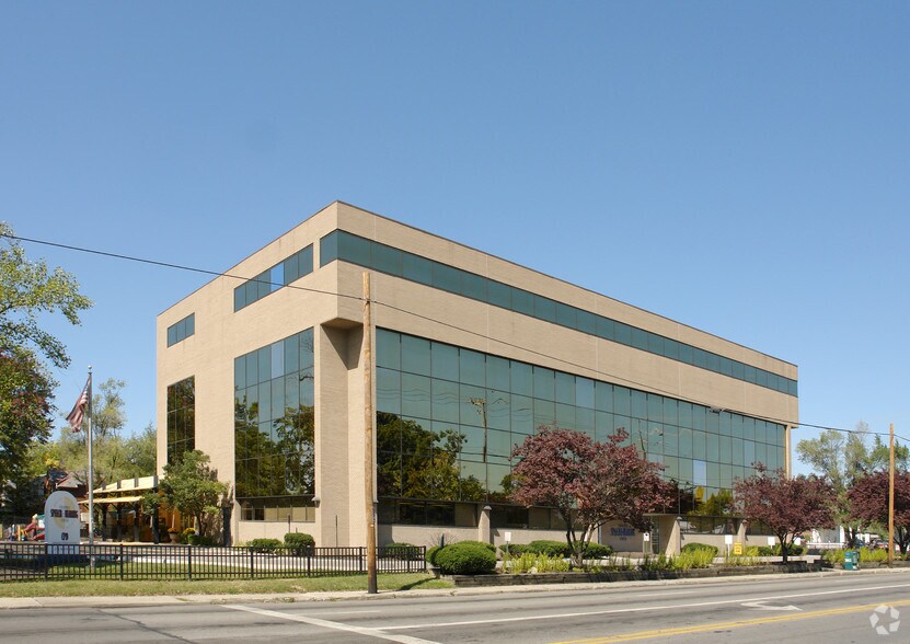 510 E North Broadway St, Columbus, OH à louer - Photo du bâtiment - Image 1 de 5
