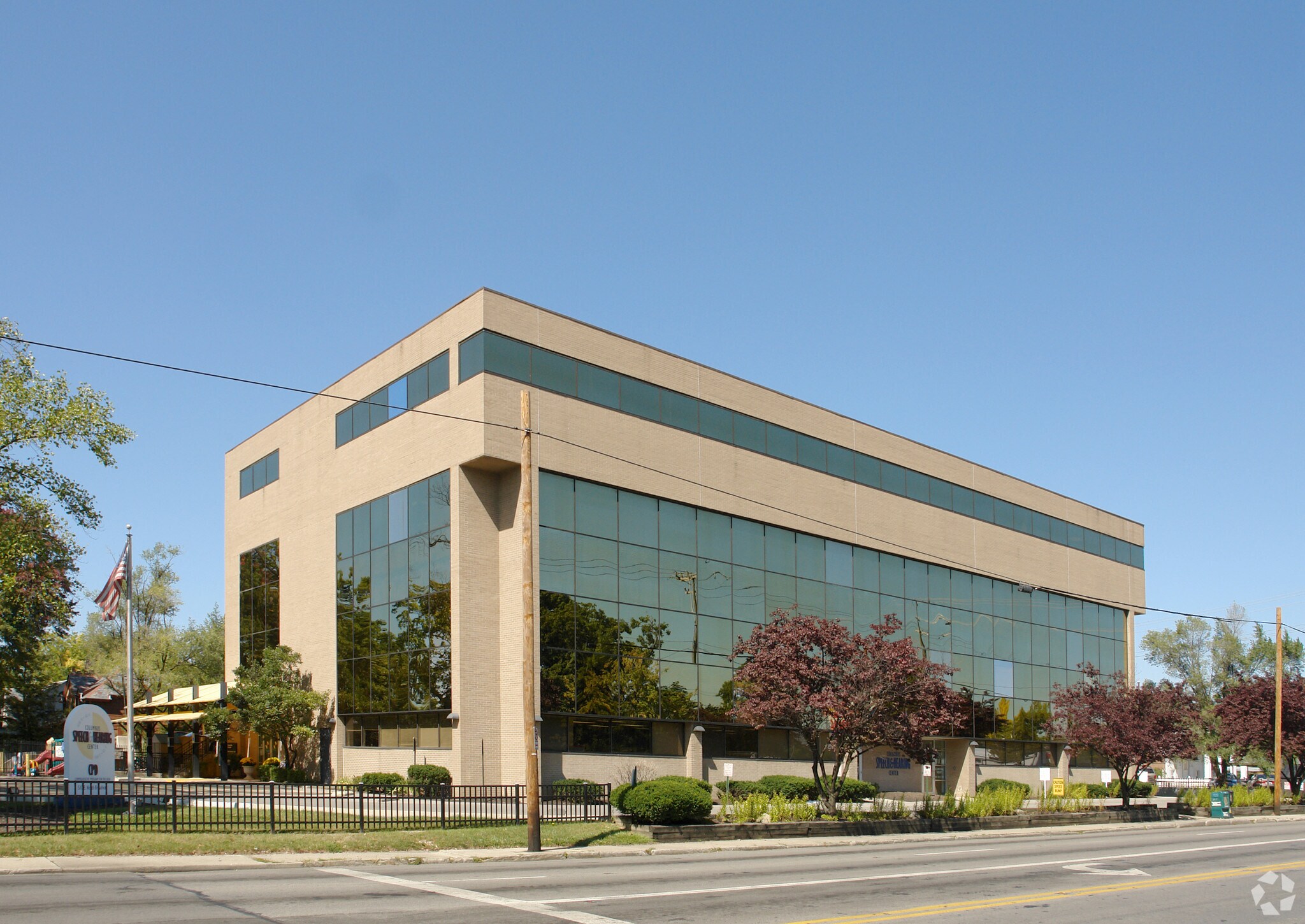 510 E North Broadway St, Columbus, OH à louer Photo du bâtiment- Image 1 de 6