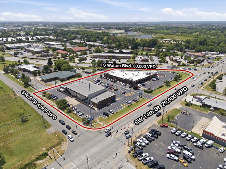 201 SW 14th St, Bentonville, AR à louer - Photo du bâtiment - Image 3 de 45