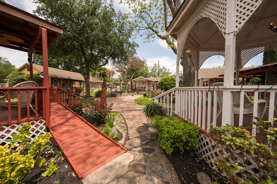 509 8th St, Kemah, TX à vendre - Photo du bâtiment - Image 2 de 14