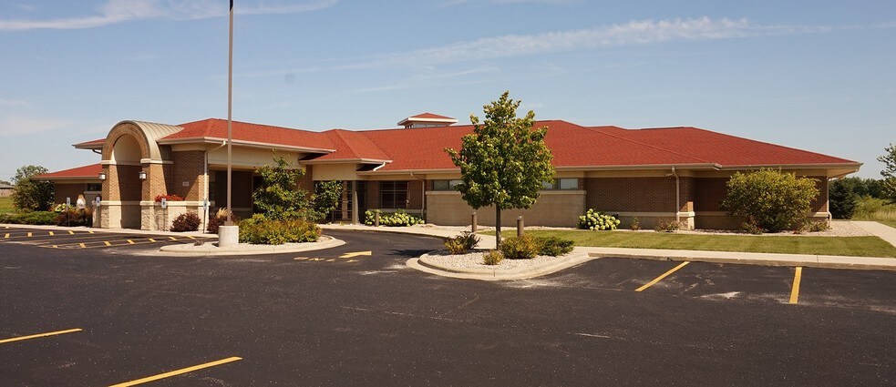 964 W Ryan St, Brillion, WI for sale - Primary Photo - Image 1 of 1