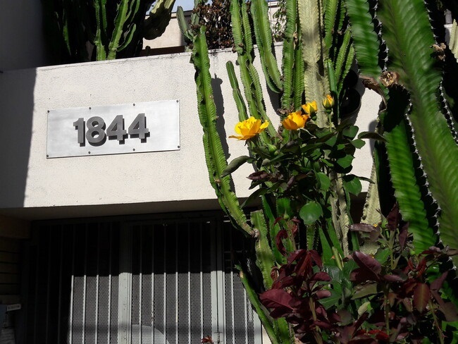 1844 N Bronson Ave, Los Angeles, CA for sale - Building Photo - Image 1 of 17