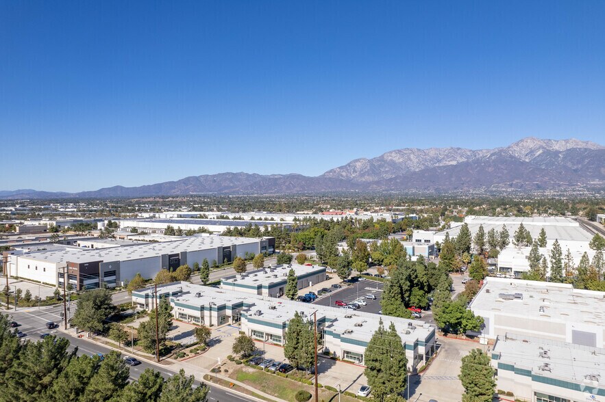 10184 6th St, Rancho Cucamonga, CA à louer - Aérien - Image 3 de 12