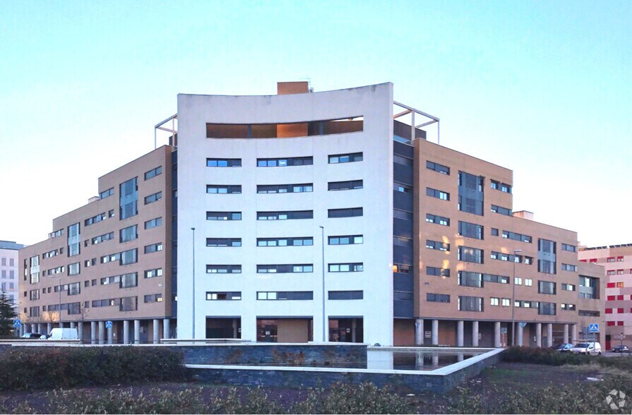 Calle de Alfredo Nobel, 25, Alcorcón, Madrid à vendre - Photo du bâtiment - Image 3 de 3