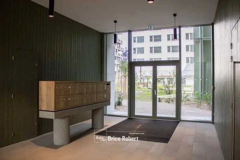 Office in Lyon for lease - Interior Photo - Image 3 of 3