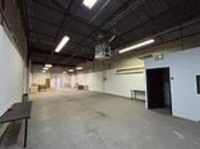 Plus de détails pour 286 Attwell Dr, Toronto, ON - Industriel à louer