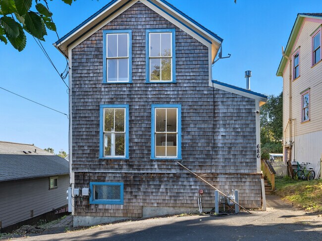 Plus de détails pour 686 29th St, Astoria, OR - Multi-résidentiel à vendre