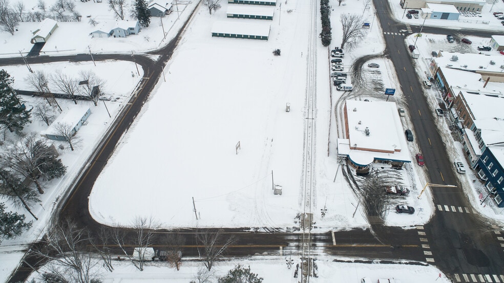 1xx Central Dr, Braham, MN à vendre - Photo du bâtiment - Image 2 de 12