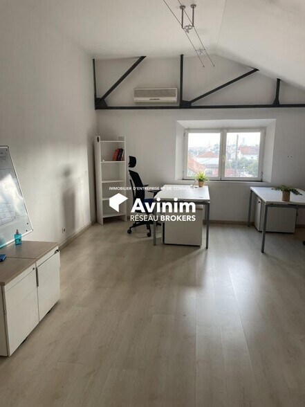 Bureau dans Marseille à louer - Photo du bâtiment - Image 2 de 10