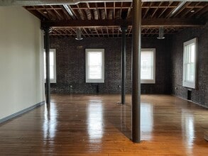 5719 Lawton Loop East Dr, Indianapolis, IN for lease Interior Photo- Image 1 of 13