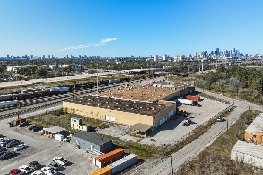2830 Produce Row, Houston, TX for lease - Aerial - Image 2 of 7