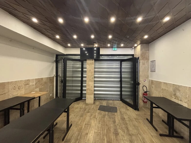 8-10 Avenue De Fontainebleau, Le Kremlin-Bicêtre for lease - Interior Photo - Image 2 of 11