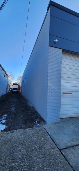 720 E Saint Georges Ave, Linden, NJ à vendre - Photo du bâtiment - Image 3 de 9