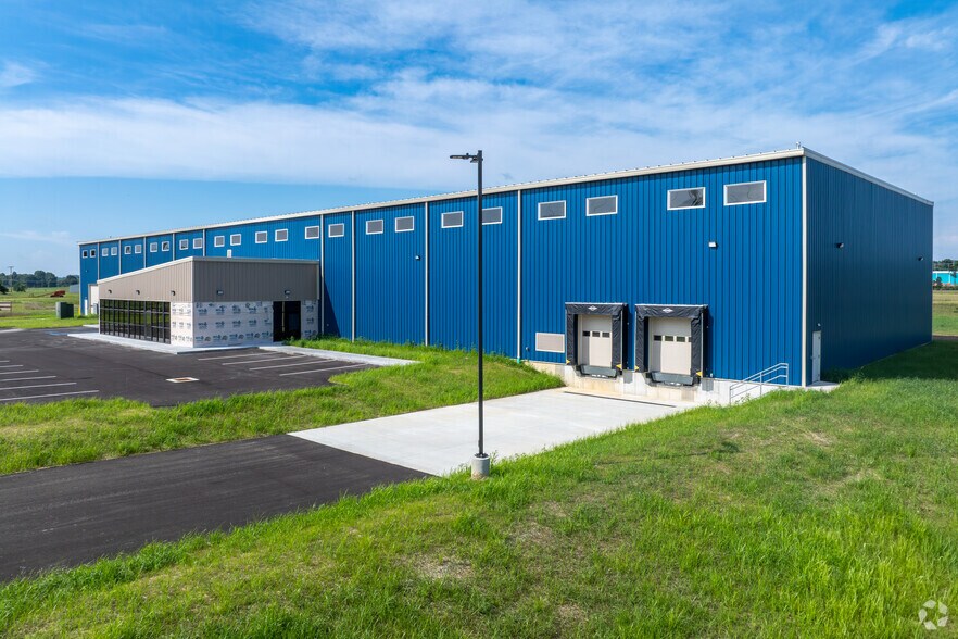 350 McCarty Ln, Jackson, OH à louer - Photo du bâtiment - Image 1 de 32