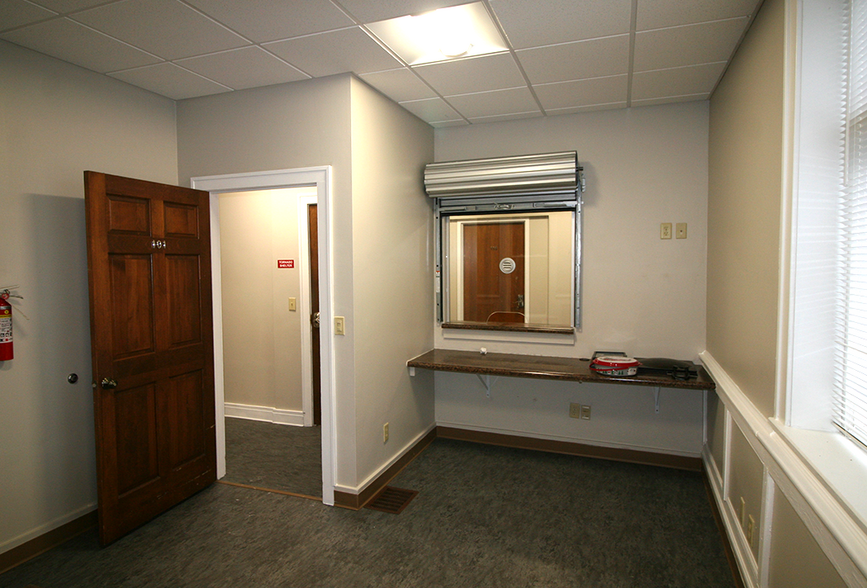 408 North St, Logansport, IN for lease - Interior Photo - Image 2 of 7