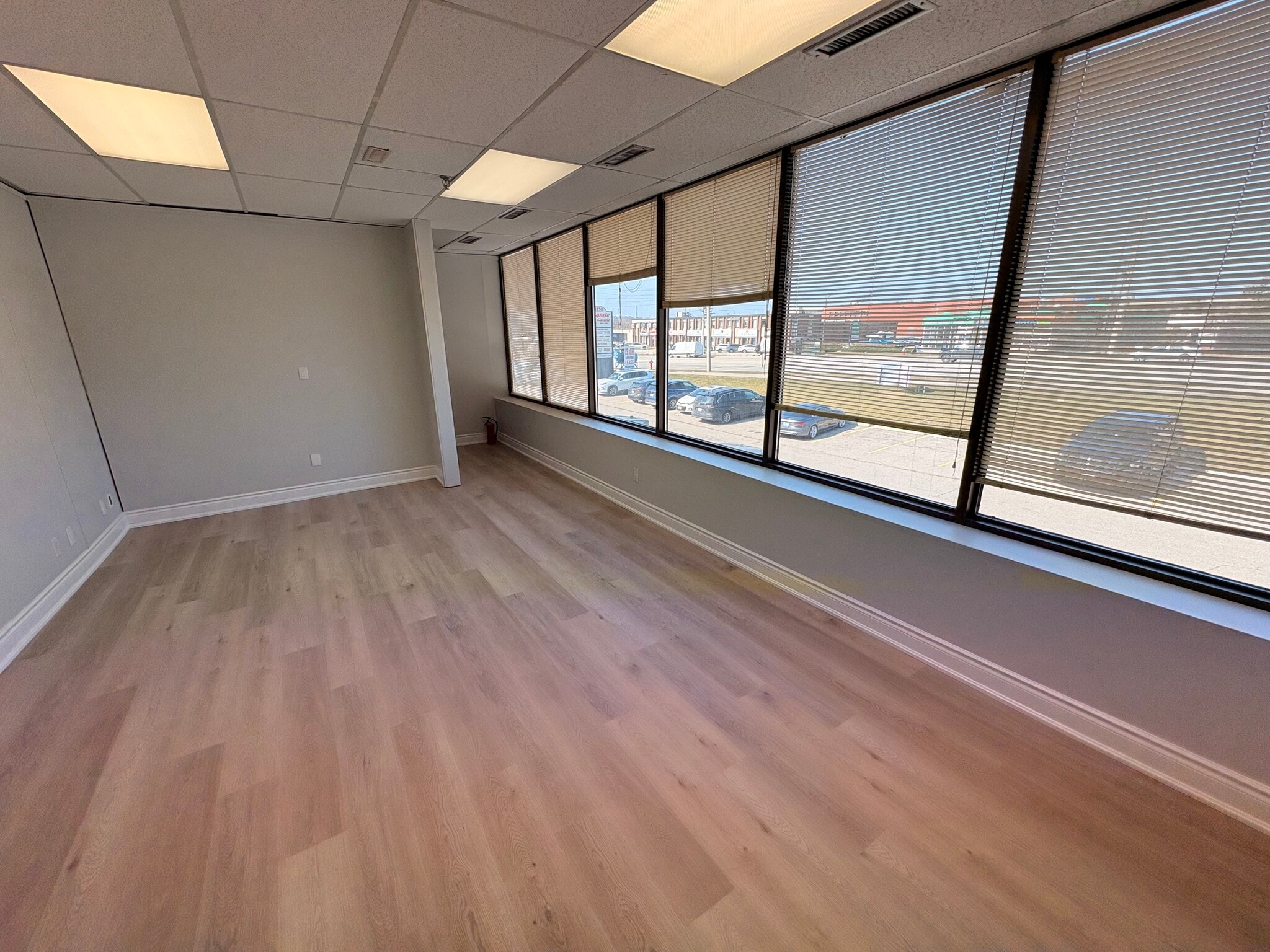 1150 Eglinton Ave E, Mississauga, ON for lease Interior Photo- Image 1 of 2