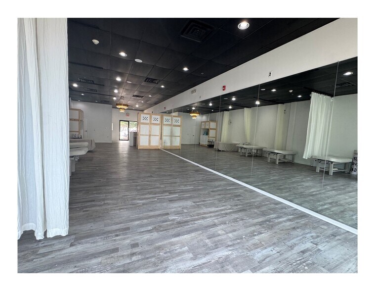 517-525 S Livingston Ave, Livingston, NJ à louer - Photo du bâtiment - Image 2 de 3