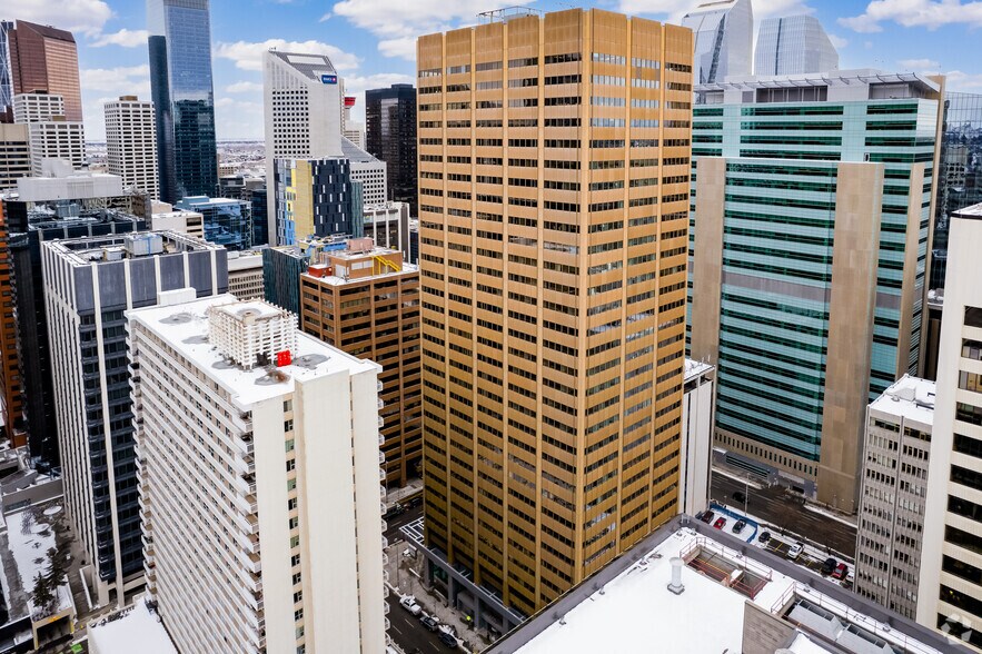 605 5th Ave SW, Calgary, AB à louer - Photo du bâtiment - Image 2 de 7