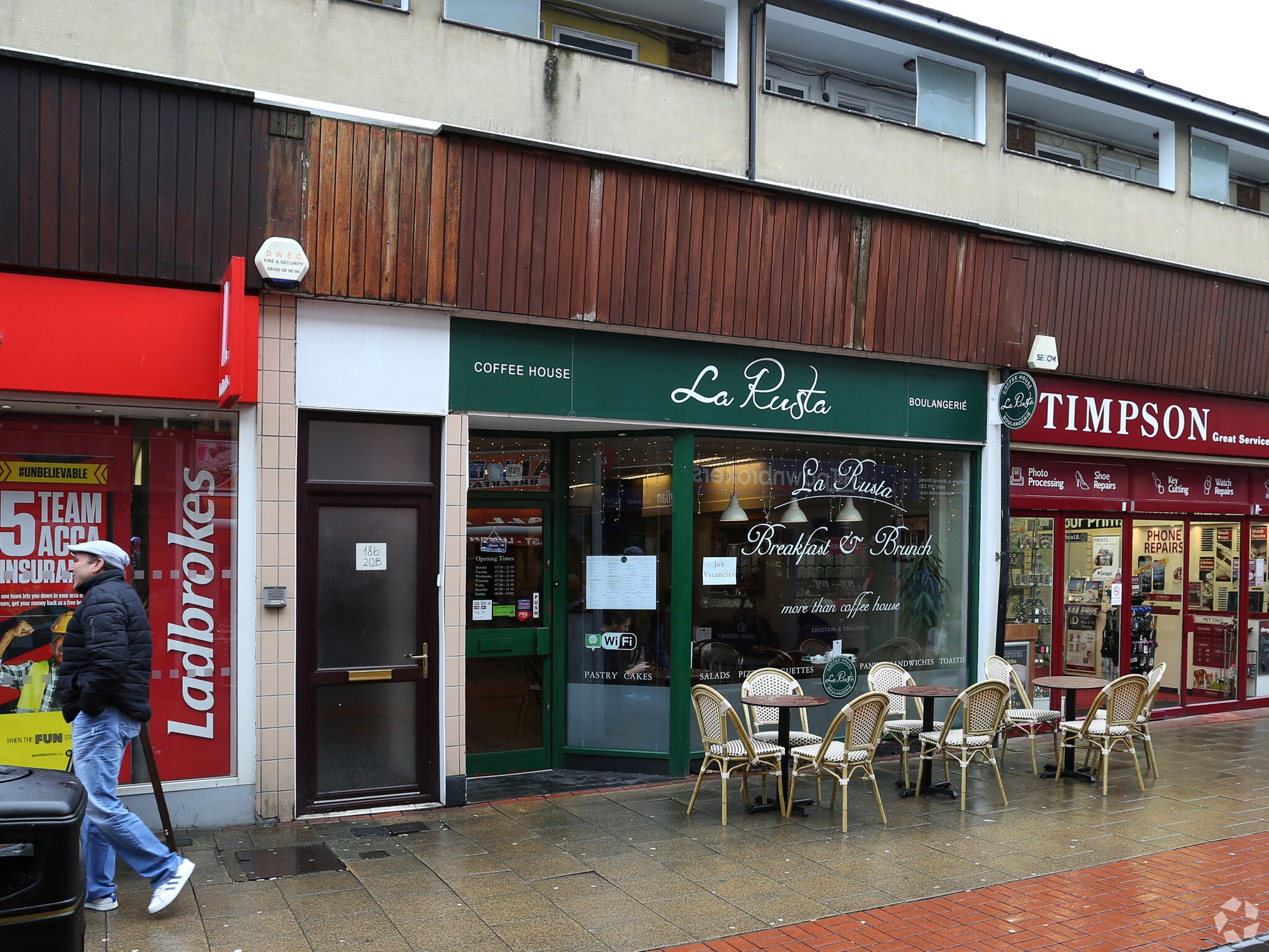 18-20 Broadwalk, Crawley for sale Primary Photo- Image 1 of 1