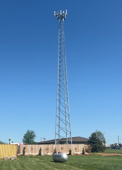 5 Industrial Dr, Saint James, MO à vendre - Photo du bâtiment - Image 2 de 2