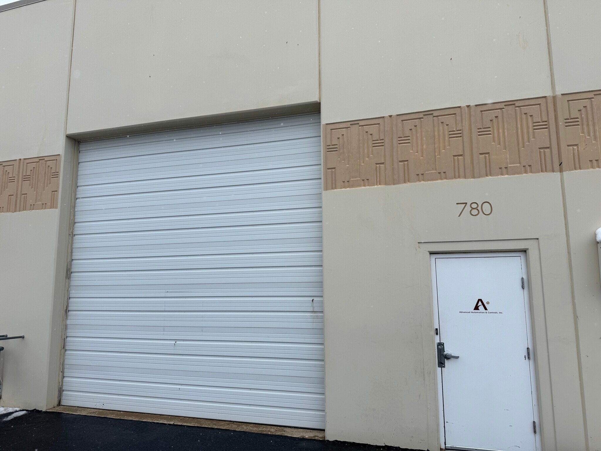 780 Ridgeview Dr, Mchenry, IL à vendre Photo principale- Image 1 de 9