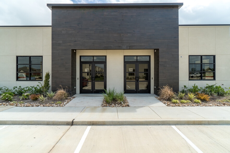 8118 Fry Rd, Cypress, TX for lease - Primary Photo - Image 1 of 13