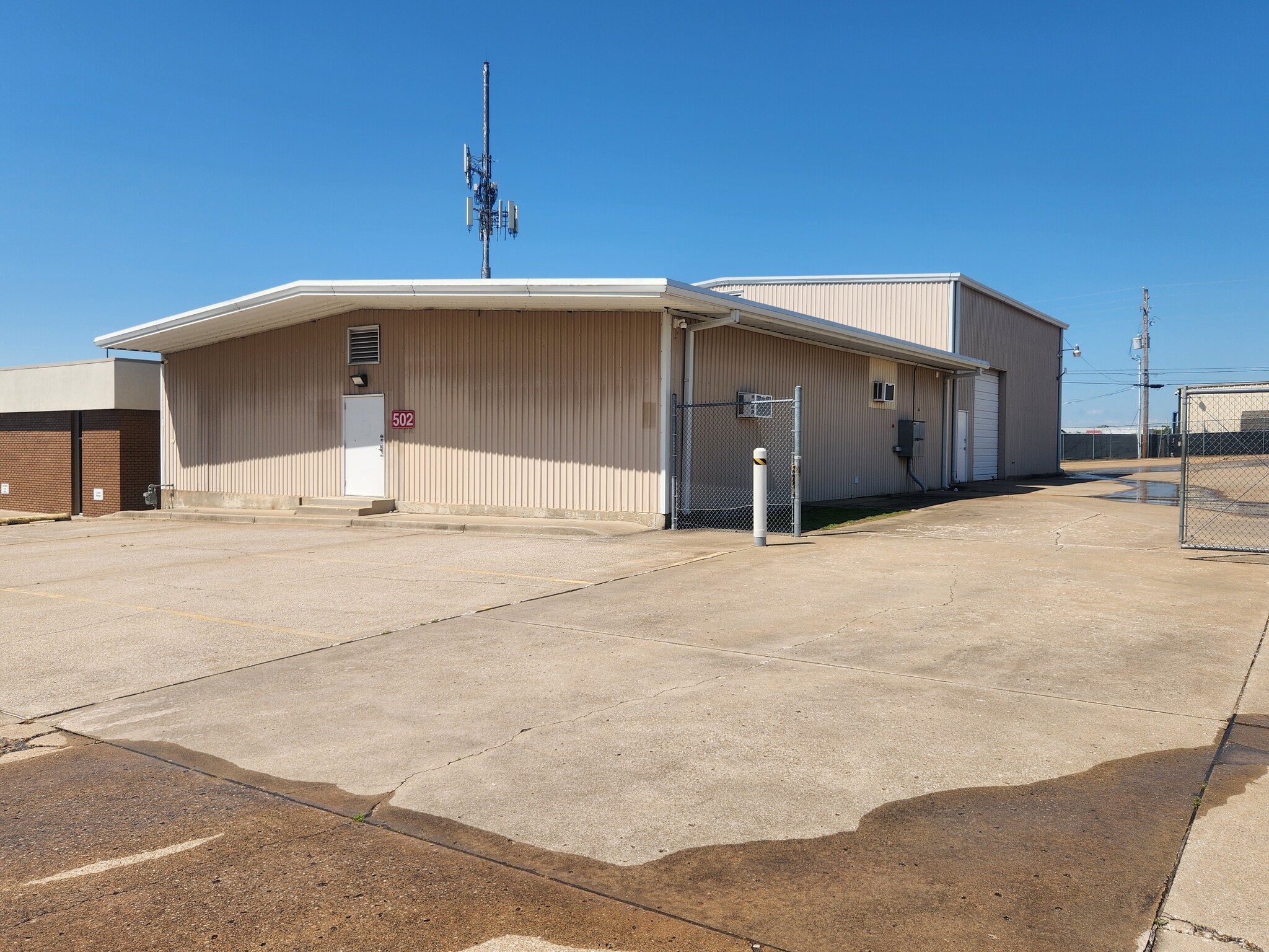 502-602 N Redbud Ave, Broken Arrow, OK for lease Building Photo- Image 1 of 3