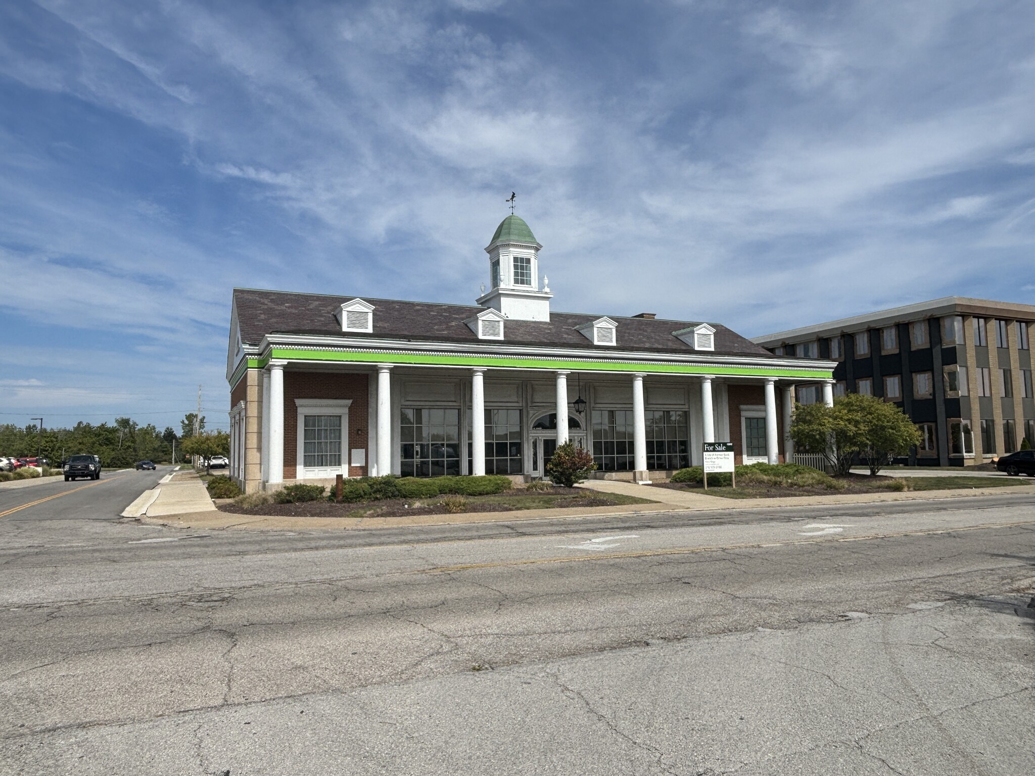 361 Midway Blvd, Elyria, OH à louer Photo du bâtiment- Image 1 de 8