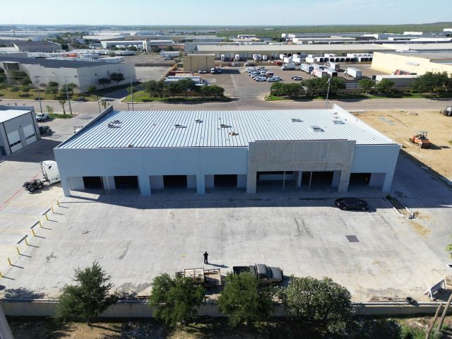 405 Crossroads St, Laredo, TX for lease - Primary Photo - Image 2 of 26