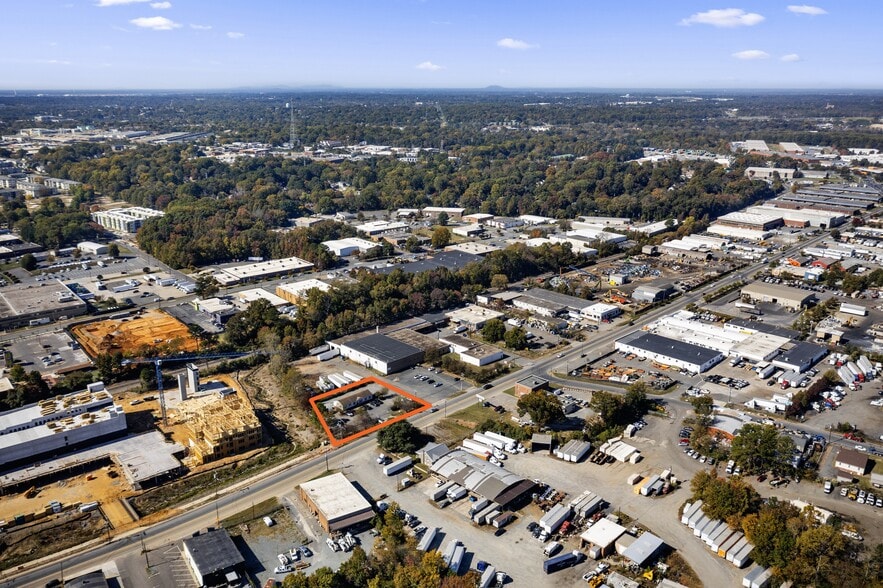 227 Atando Ave, Charlotte, NC for lease - Building Photo - Image 3 of 10