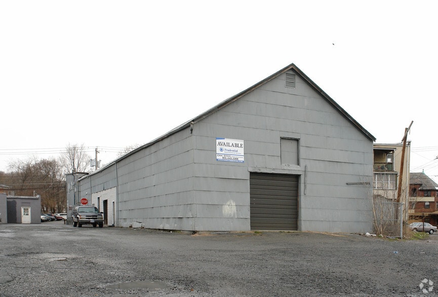 130 Wickham Ave, Middletown, NY à louer - Photo du bâtiment - Image 3 de 5