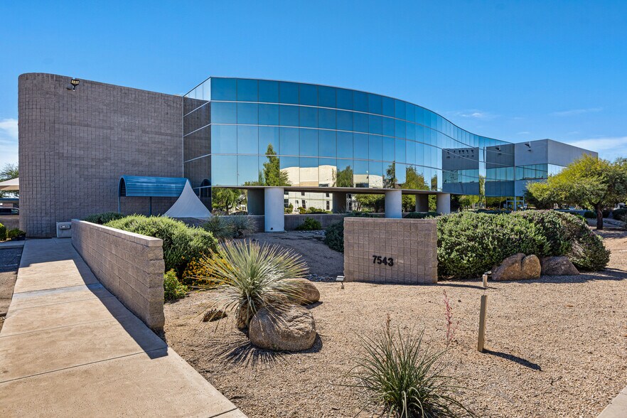 7543 E Tierra Buena Ln, Scottsdale, AZ à vendre - Photo du bâtiment - Image 2 de 11
