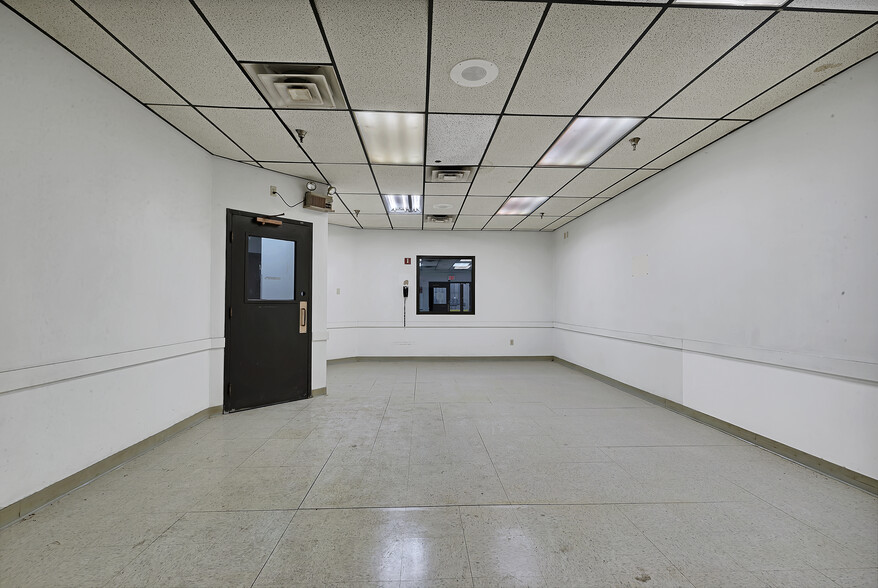 20 McLeland Rd, Saint Cloud, MN à louer - Photo intérieure - Image 2 de 15