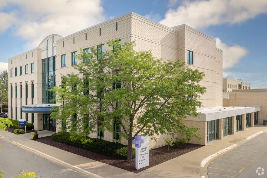 1445 N Hunt Club Rd, Gurnee, IL à louer - Photo du bâtiment - Image 2 de 6