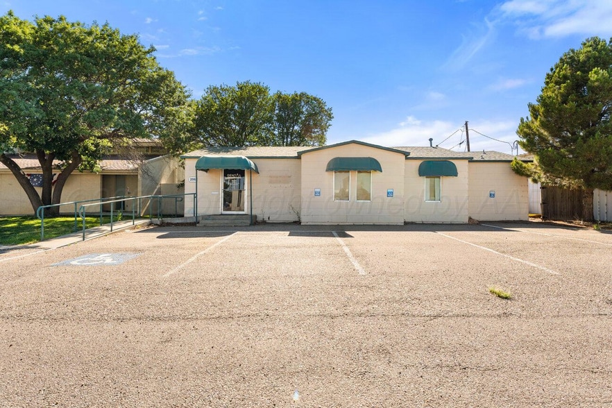 206 S Bliss Ave, Dumas, TX à vendre - Photo du bâtiment - Image 2 de 25