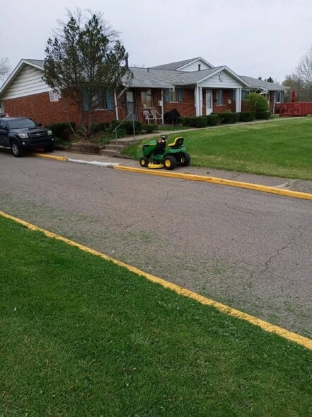 Residential Income Condos portfolio of 12 properties for sale on LoopNet.ca - Building Photo - Image 3 of 8