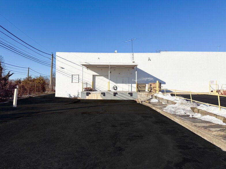 324-332 S Burnt Mill Rd, Voorhees, NJ for sale - Building Photo - Image 2 of 5