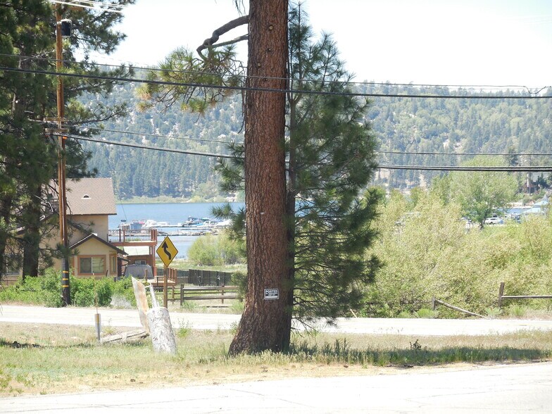 Hwy 18 Hwy, Big Bear Lake, CA à vendre - Photo du bâtiment - Image 2 de 4