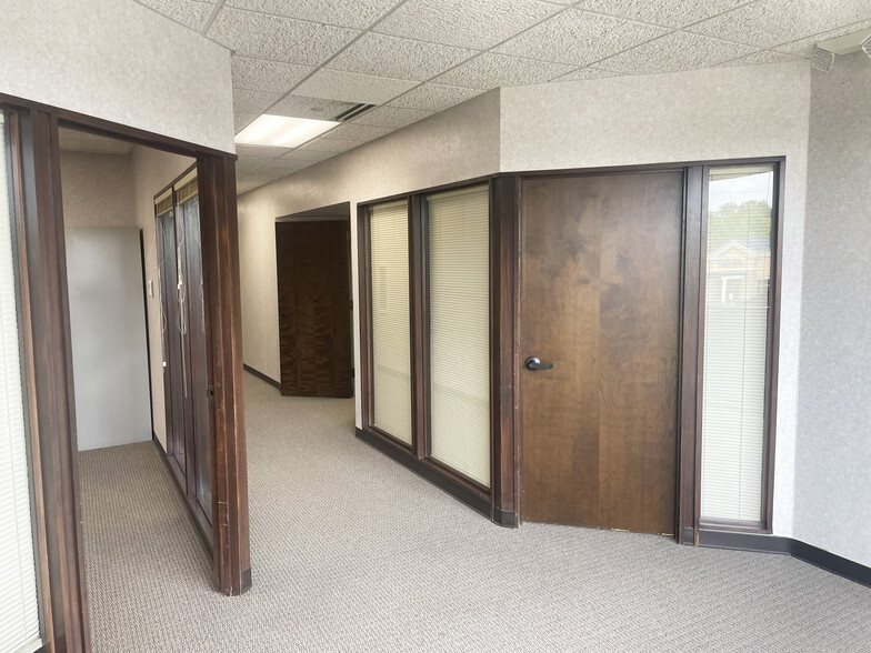 800 N Arkansas Ave, Russellville, AR à louer - Photo du bâtiment - Image 2 de 7