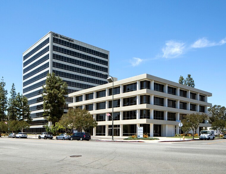 21021 Ventura Blvd, Woodland Hills, CA à louer - Photo du bâtiment - Image 3 de 11
