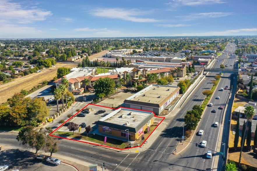 811 E March Ln, Stockton, CA à vendre - Photo du bâtiment - Image 3 de 18